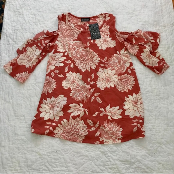 Tops - Due time Maternity Floral top. Size XL